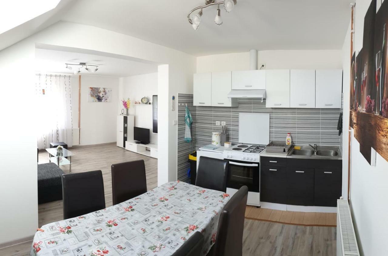 אוטוצאץ Apartman Majetic מראה חיצוני תמונה